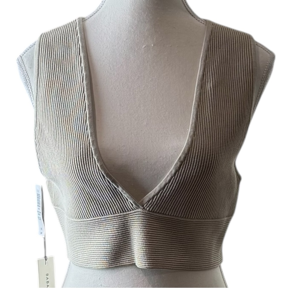Babaton Sculpt Knit Tank L Matte Pearl Ribbed Cropped Deep V Sleeveless Casual